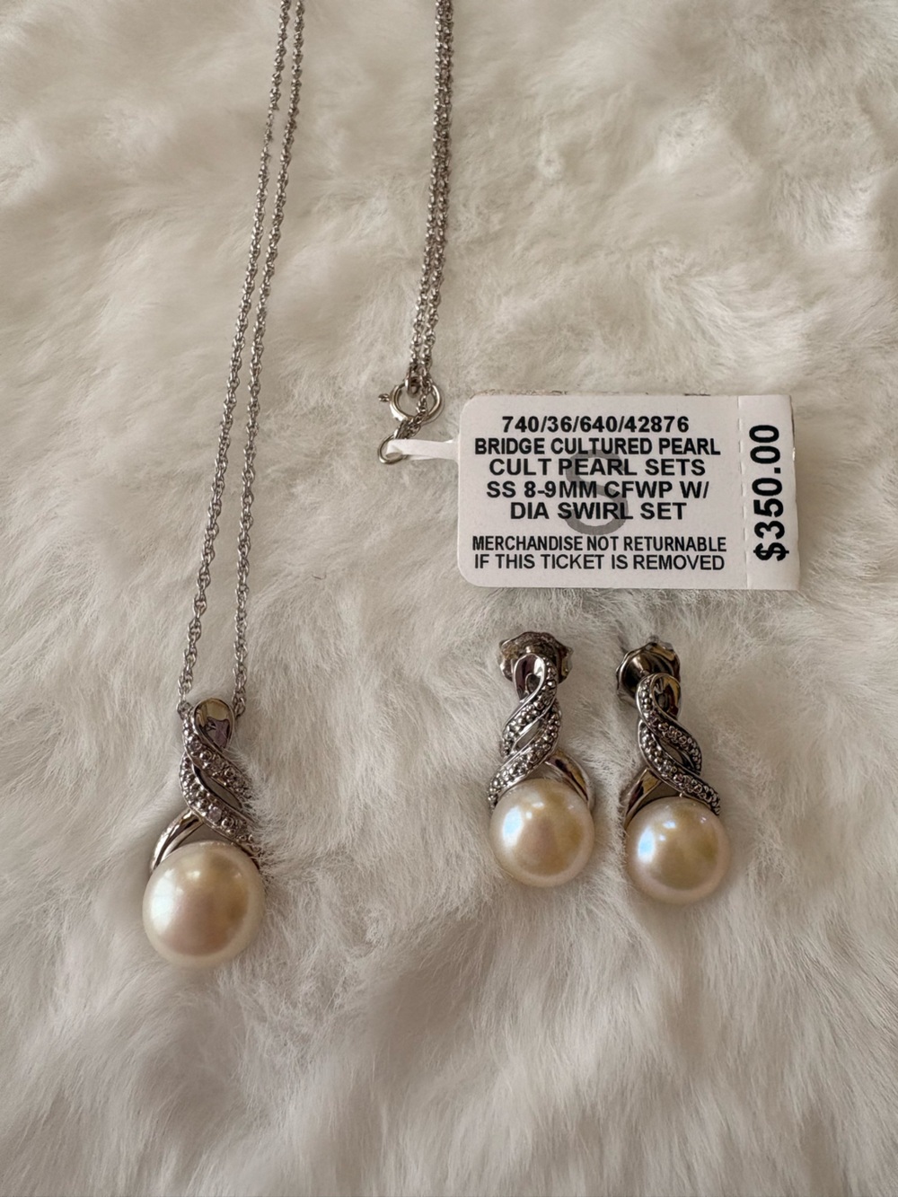 R. H. Macy’s - Sterling Silver Pearl Pendant Necklace & Earrings 18” chain - Picture 3 of 4